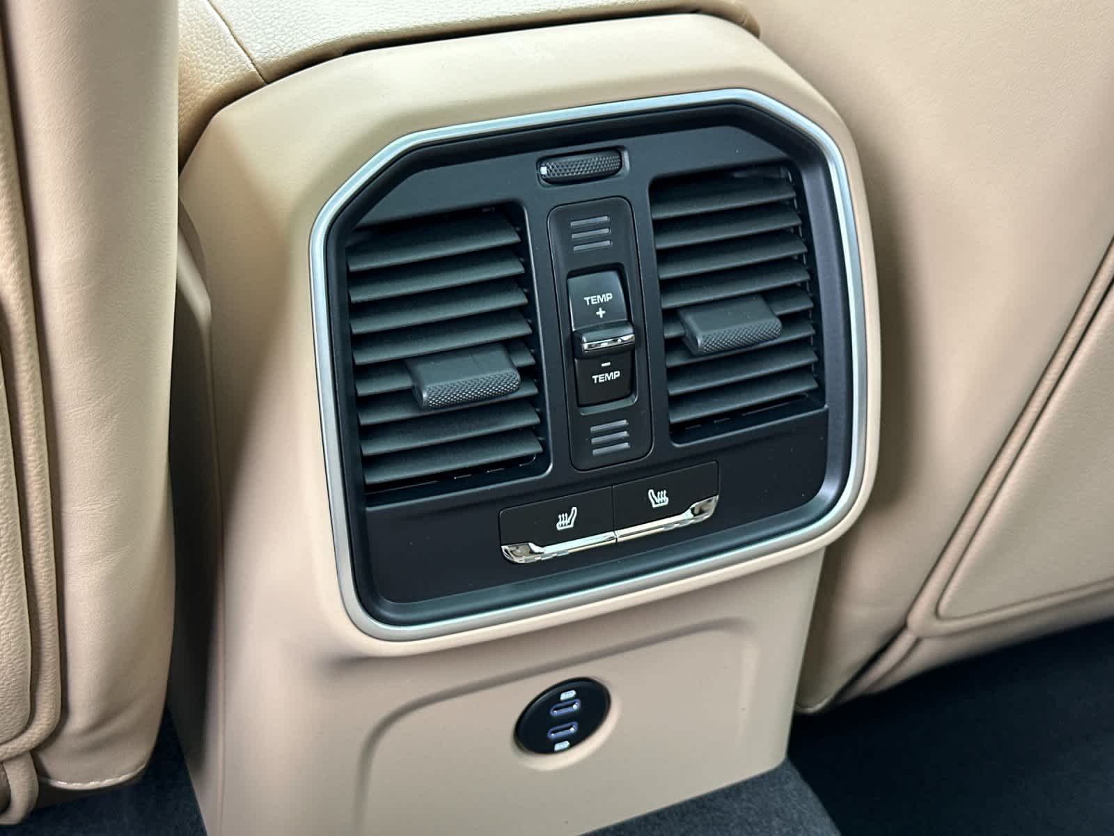 Thumbnail: 2026 Porsche Macan - 14