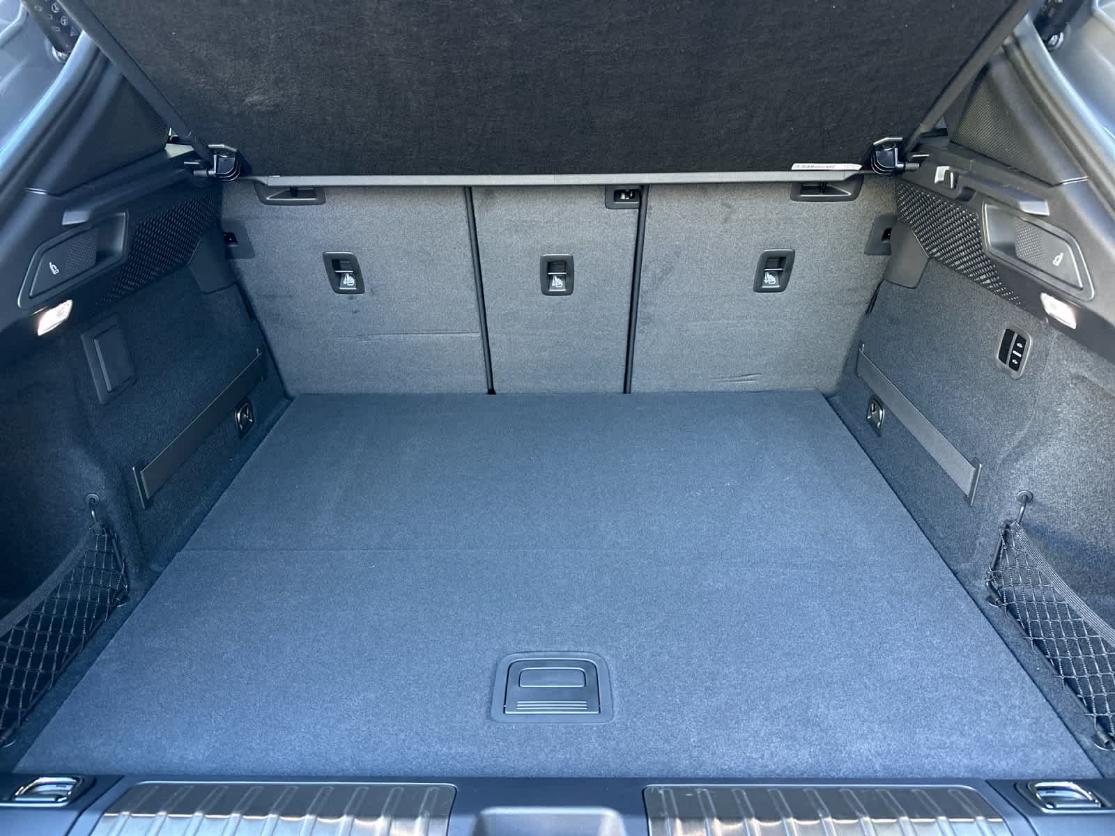 Thumbnail: 2025 Porsche Macan - 16