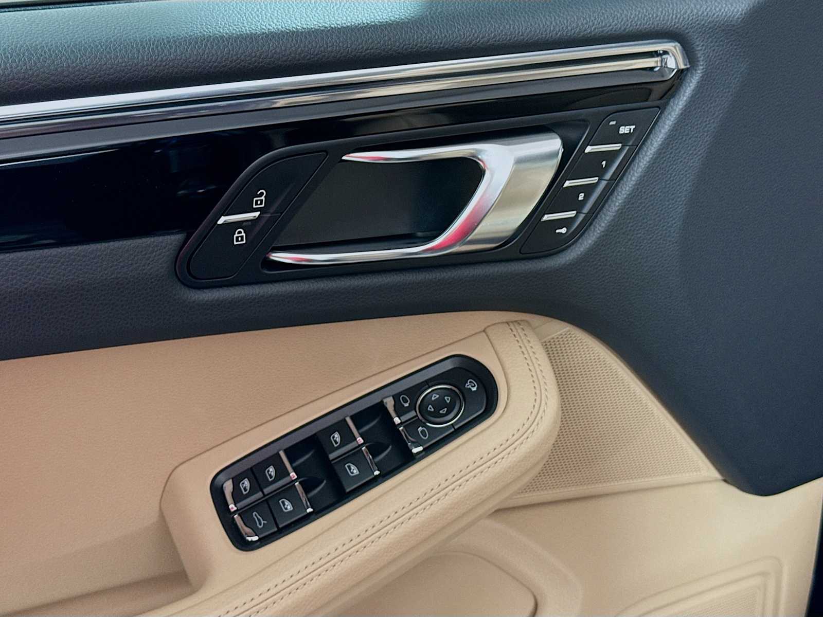 Thumbnail: 2025 Porsche Macan - 14