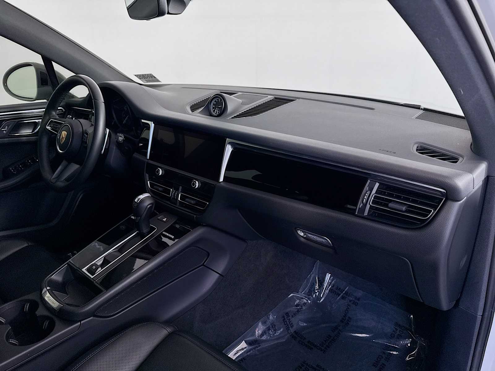 Thumbnail: 2024 Porsche Macan - 24