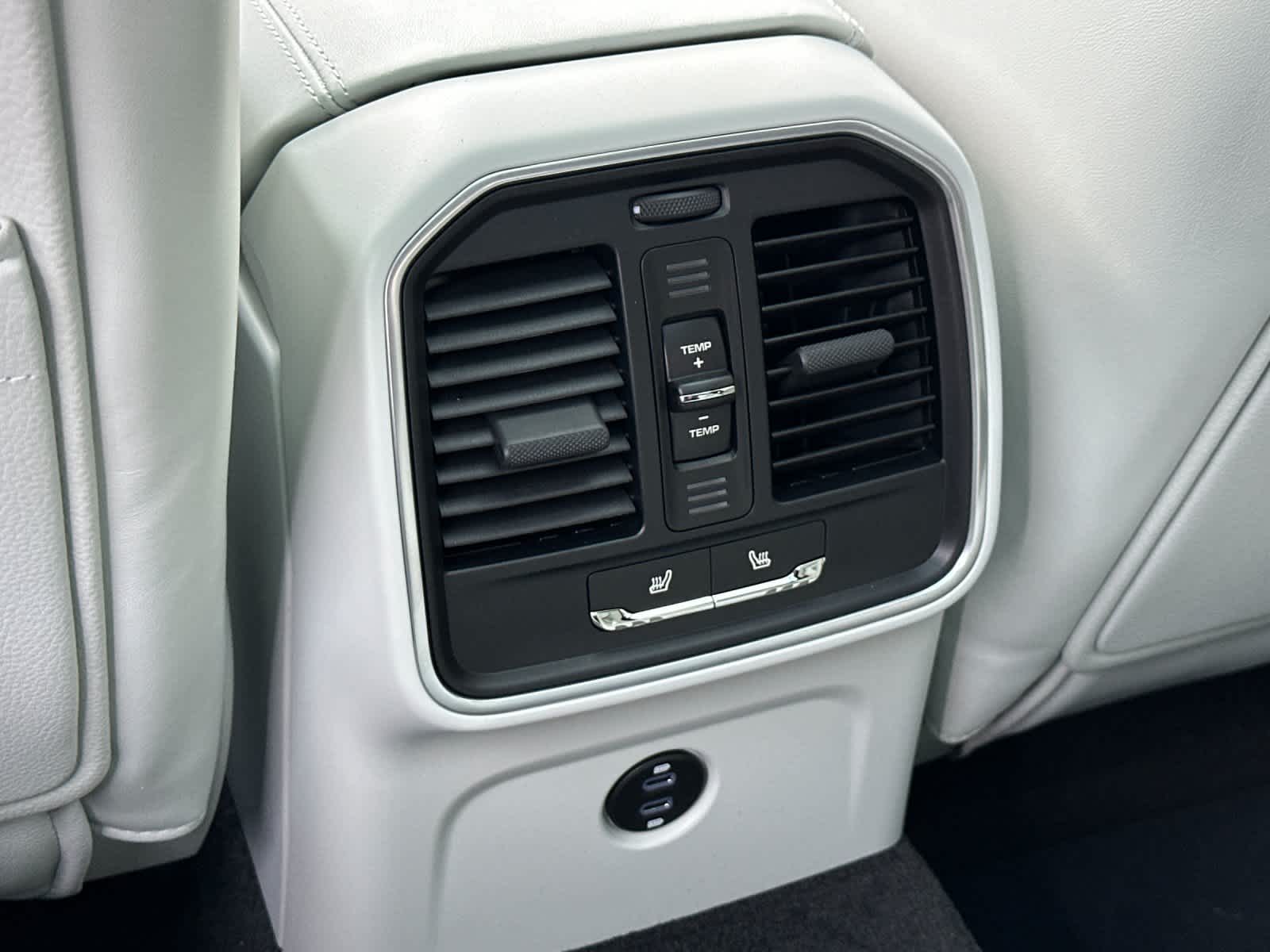 Thumbnail: 2026 Porsche Macan - 14