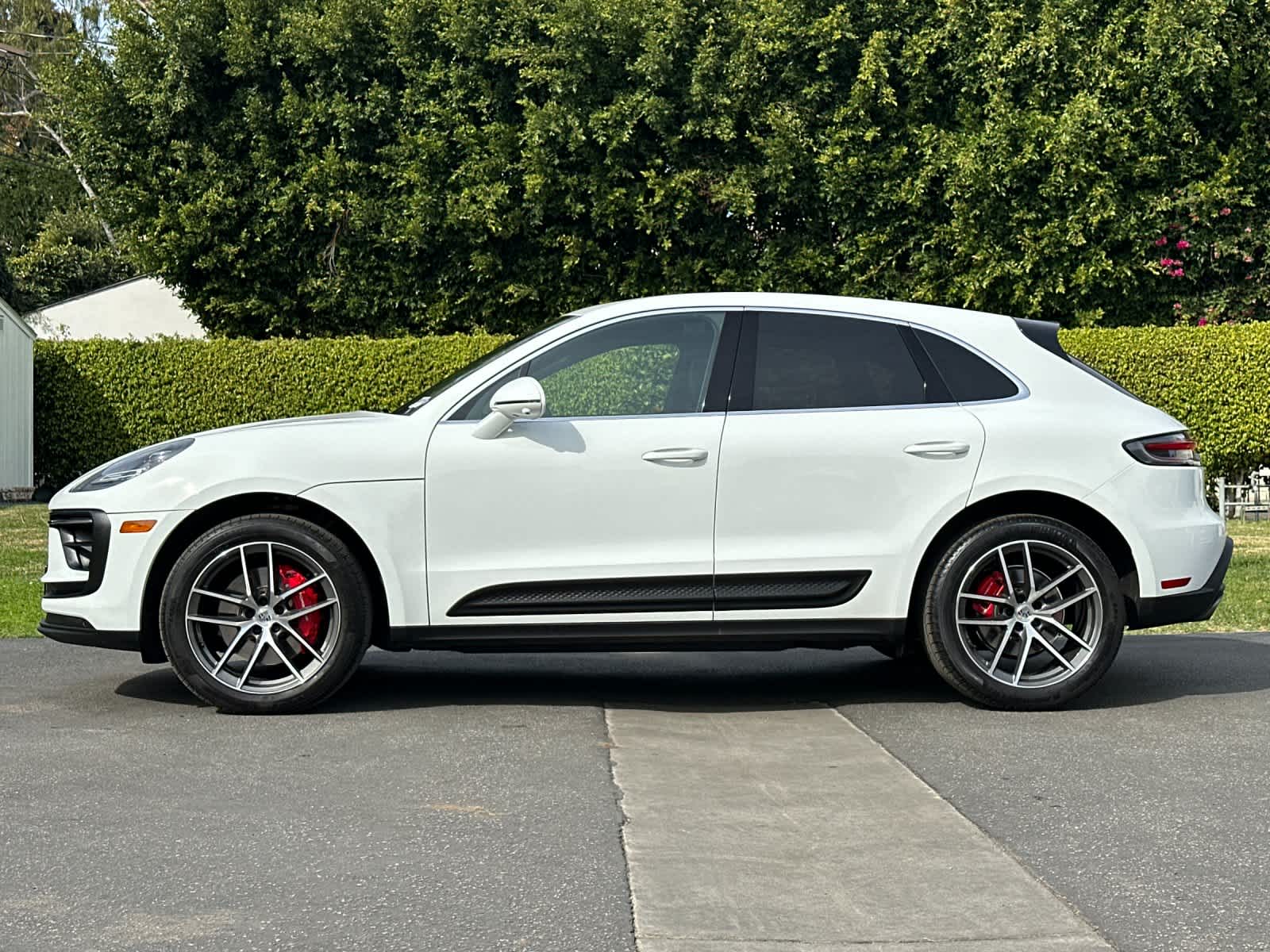 Thumbnail: 2025 Porsche Macan - 2