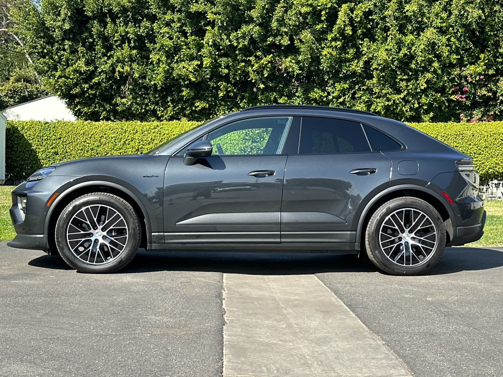 Thumbnail: 2025 Porsche Macan - 2