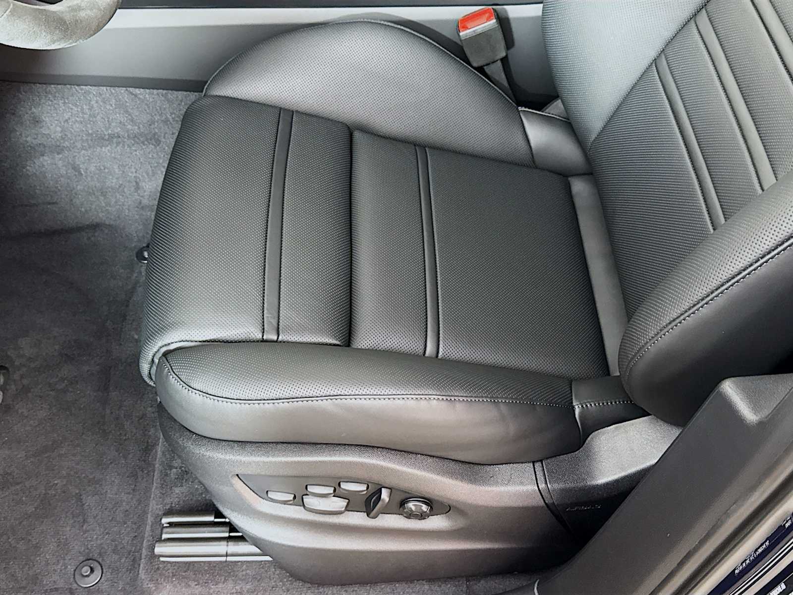 Thumbnail: 2026 Porsche Cayenne - 15