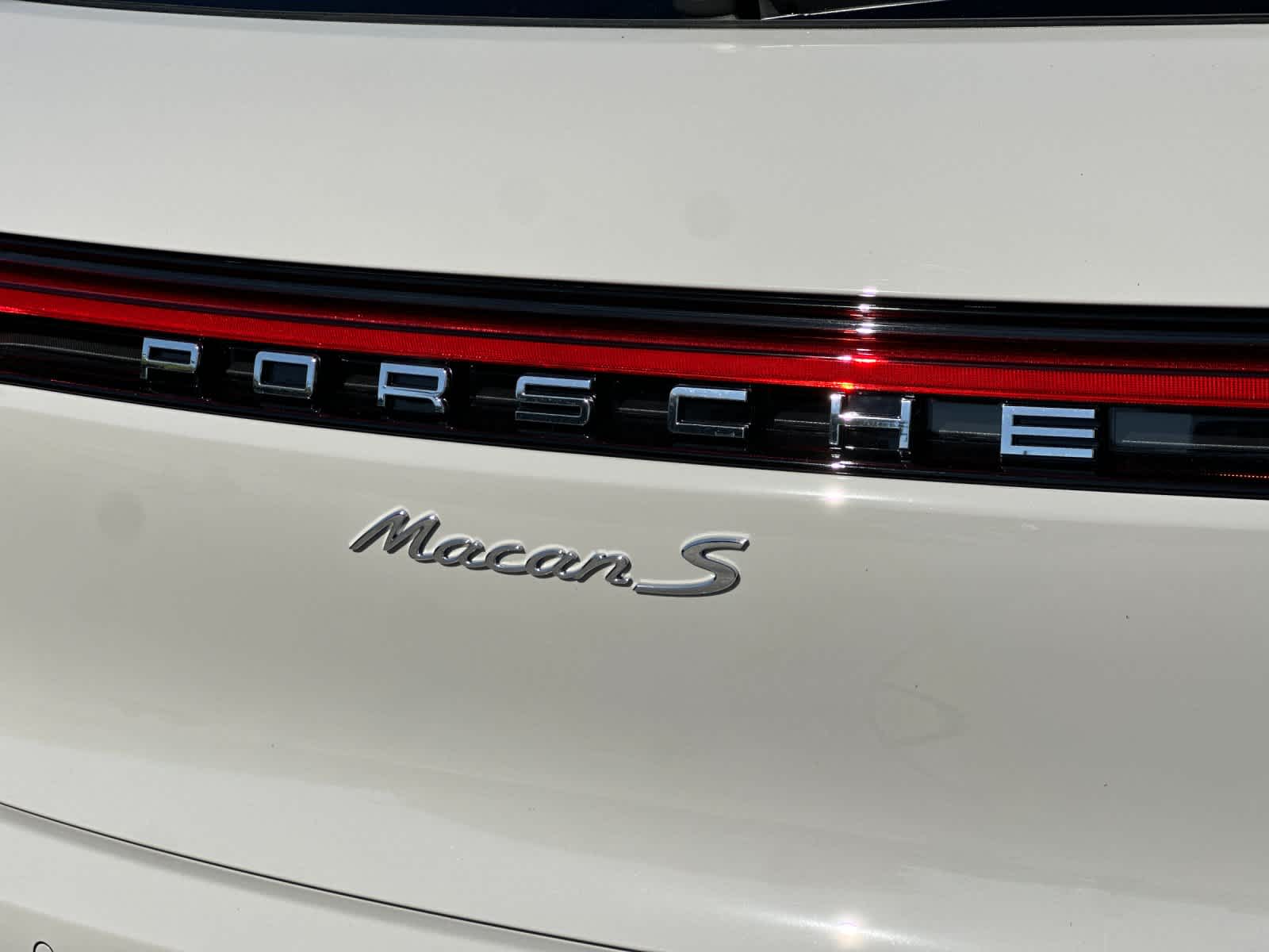 Thumbnail: 2026 Porsche Macan - 32