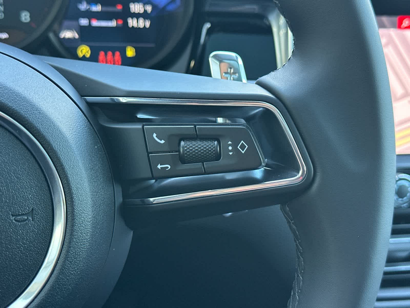 Thumbnail: 2026 Porsche Macan - 28