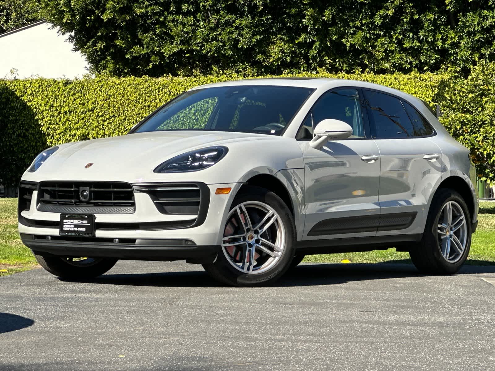 Thumbnail: 2025 Porsche Macan - 1