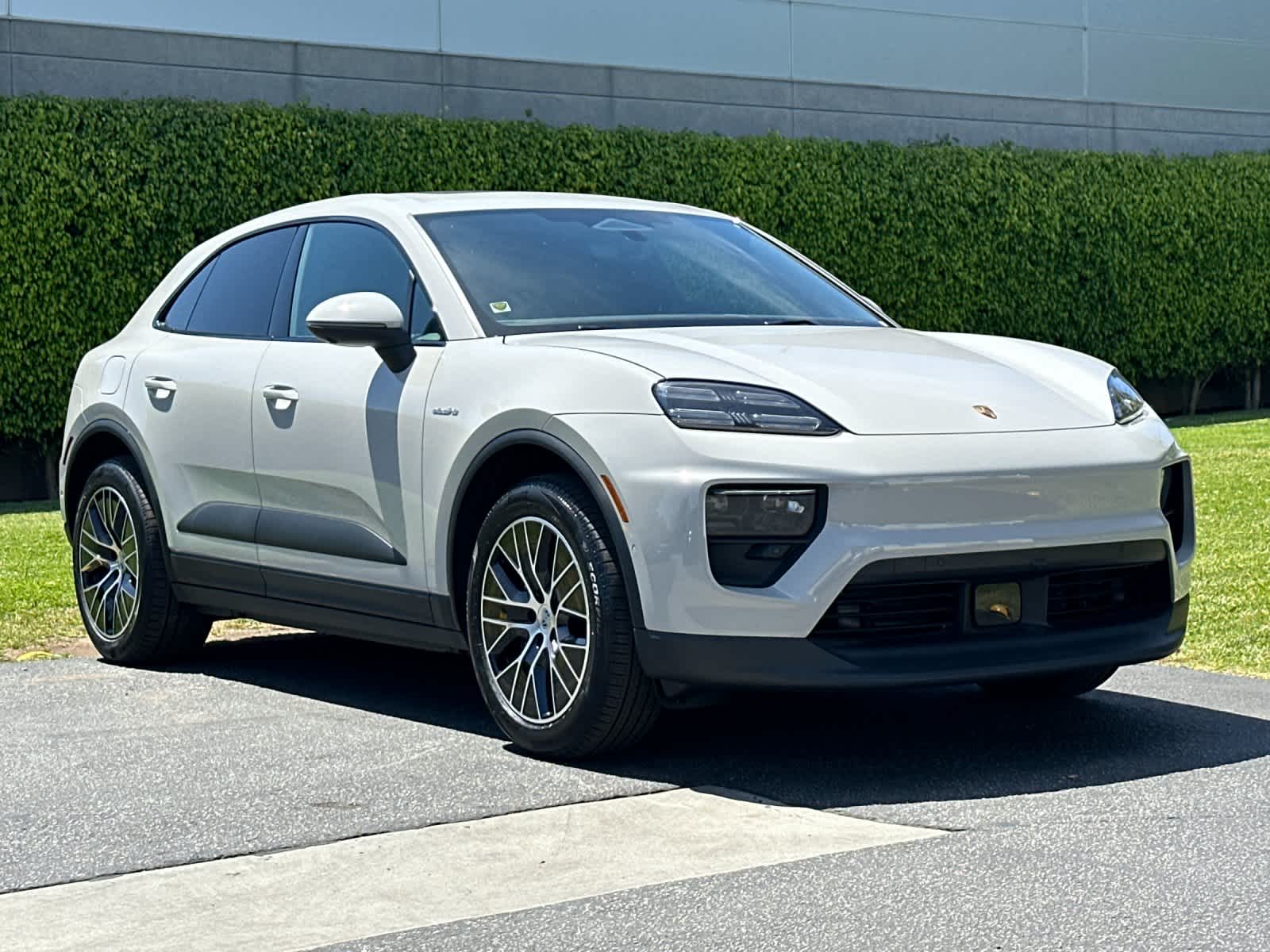 Thumbnail: 2026 Porsche Macan - 10