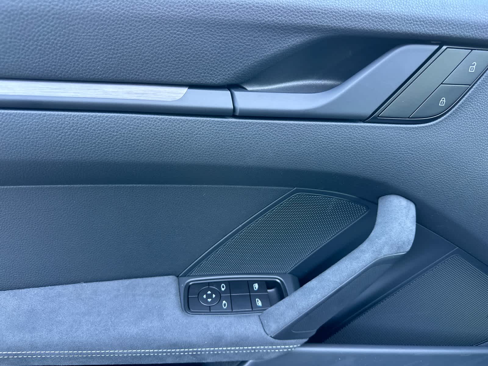 Thumbnail: 2026 Porsche 911 - 11