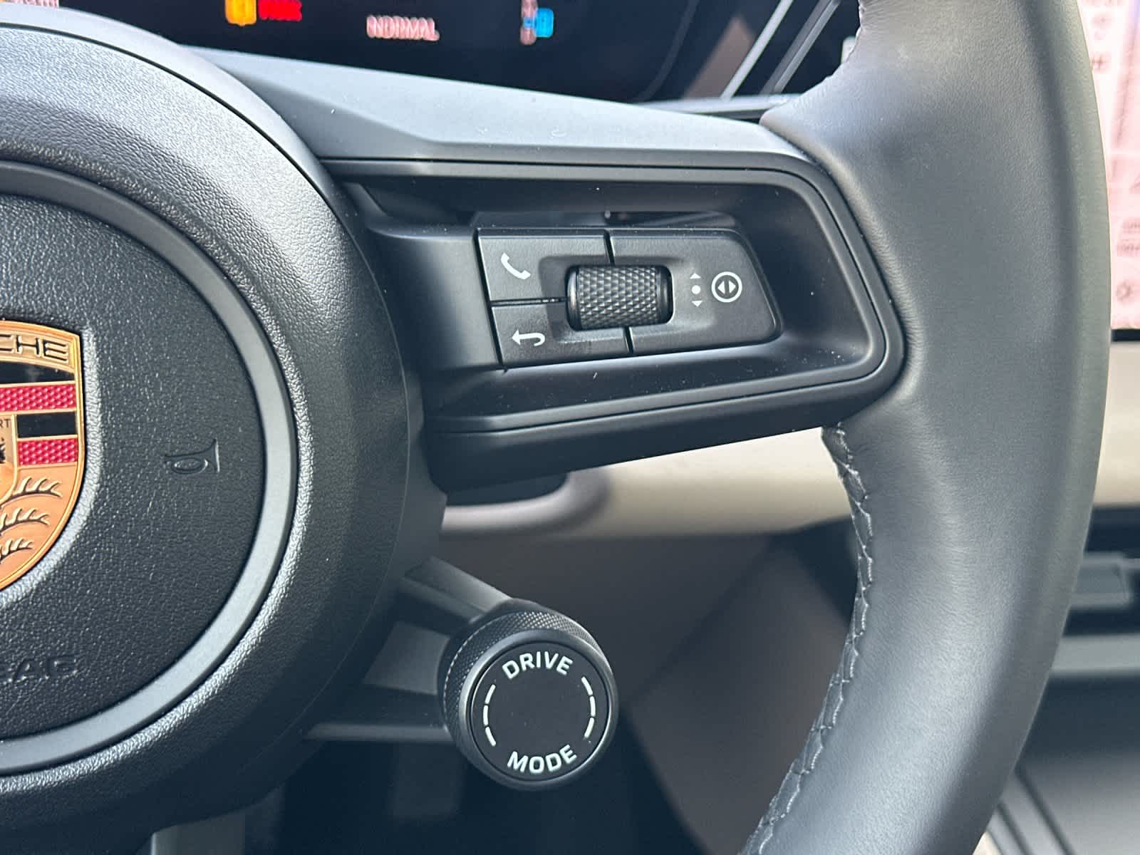 Thumbnail: 2025 Porsche Macan - 28