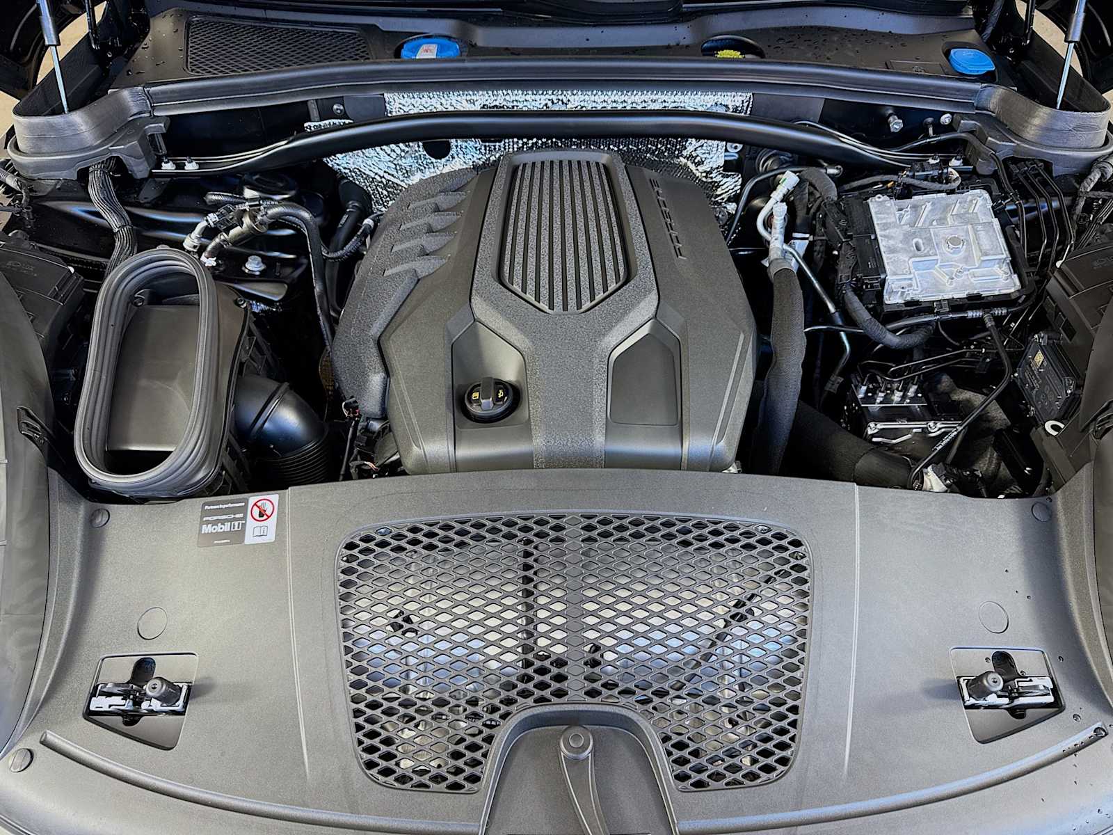 Thumbnail: 2026 Porsche Macan - 23