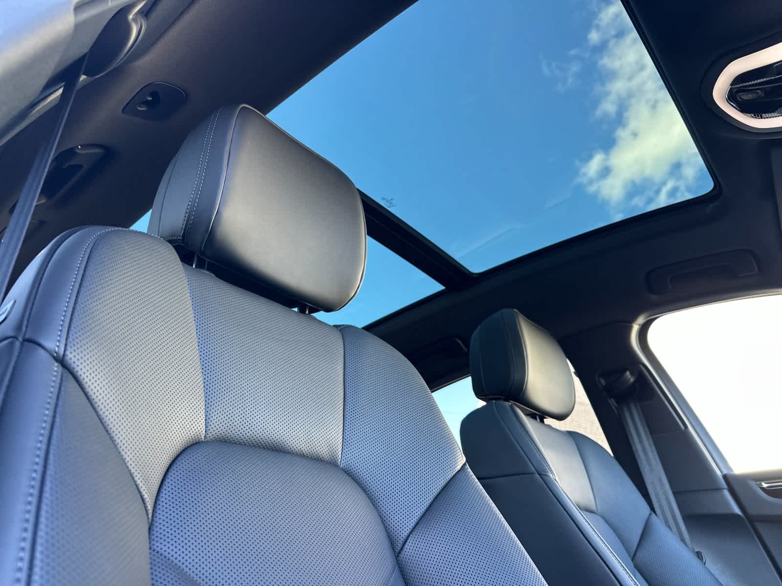 Thumbnail: 2026 Porsche Macan - 18