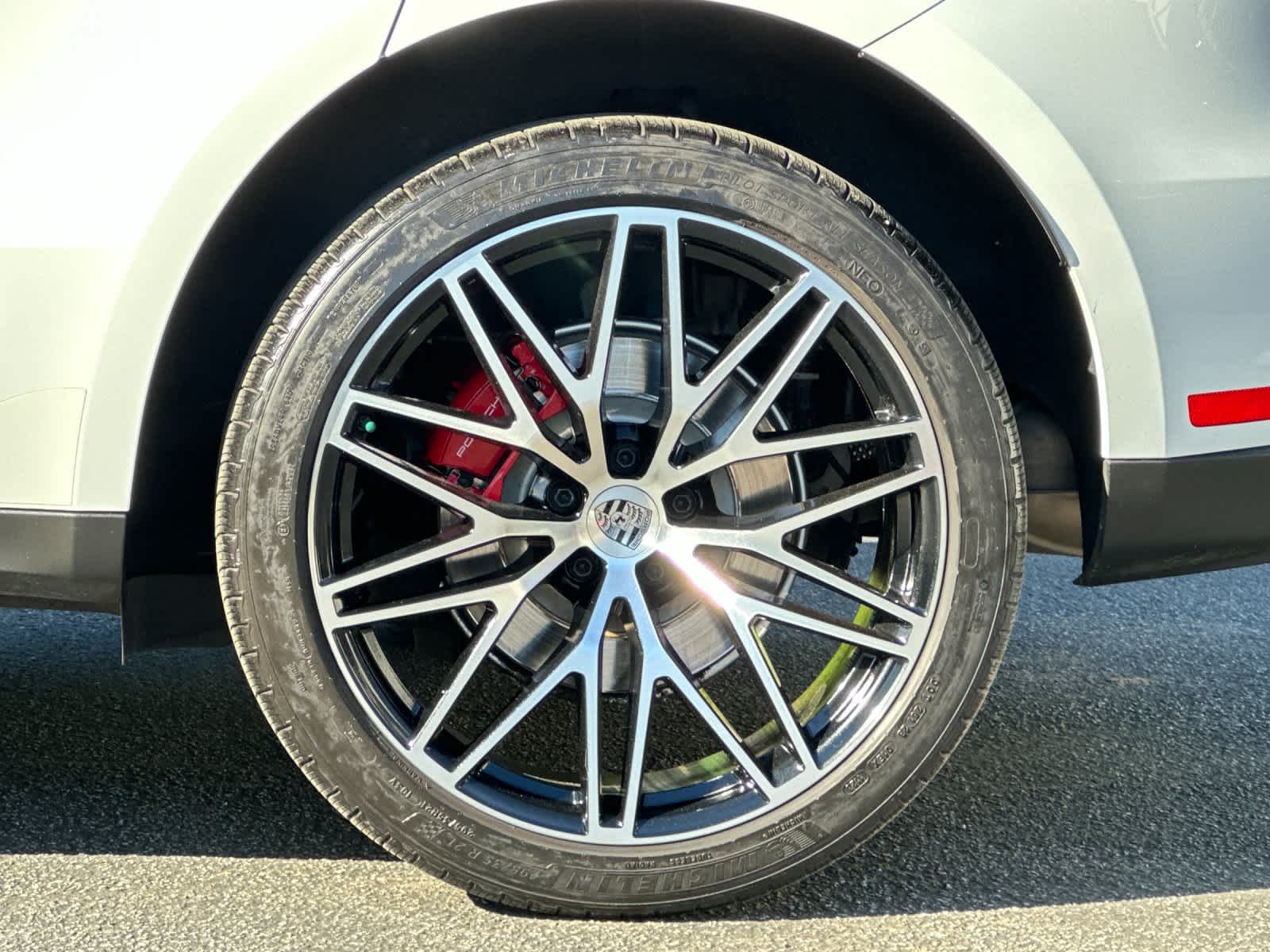 Thumbnail: 2023 Porsche Macan - 30