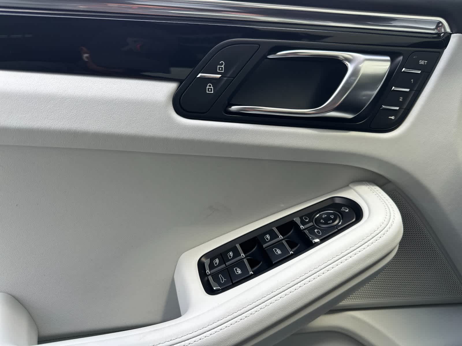 Thumbnail: 2026 Porsche Macan - 12