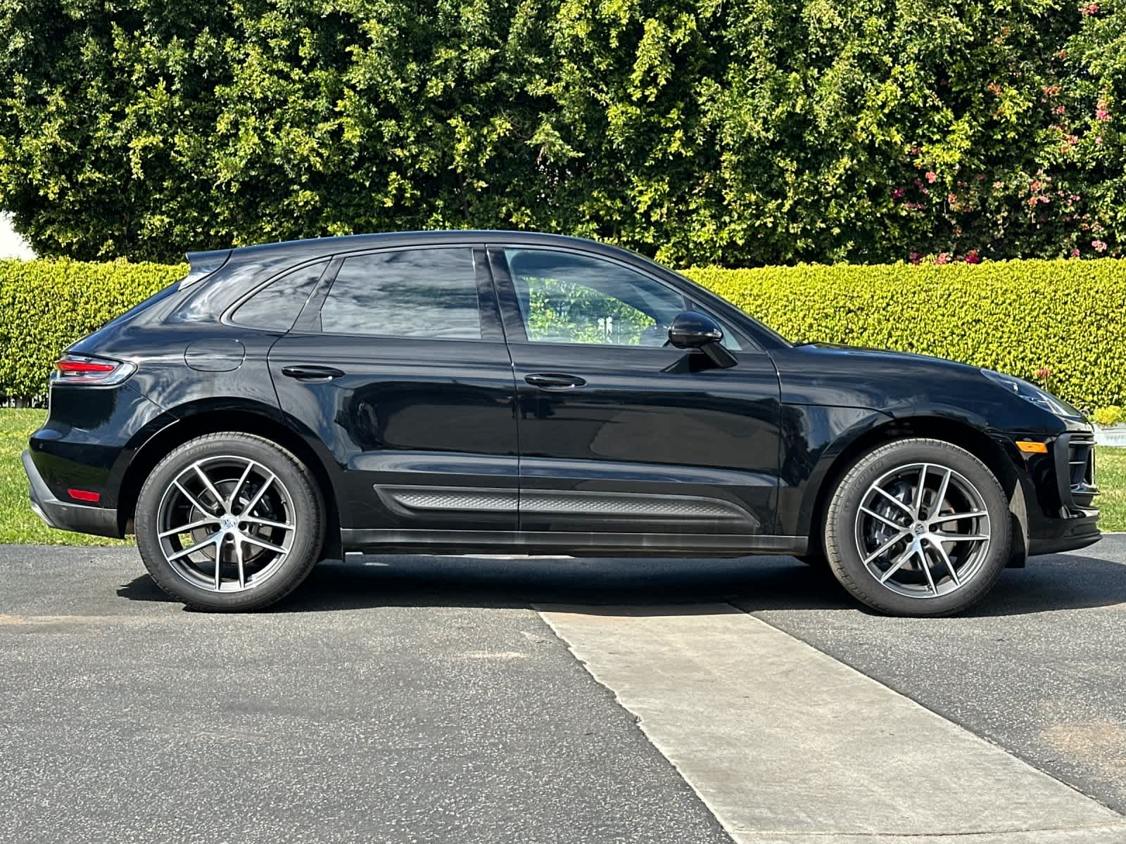 Thumbnail: 2025 Porsche Macan - 9