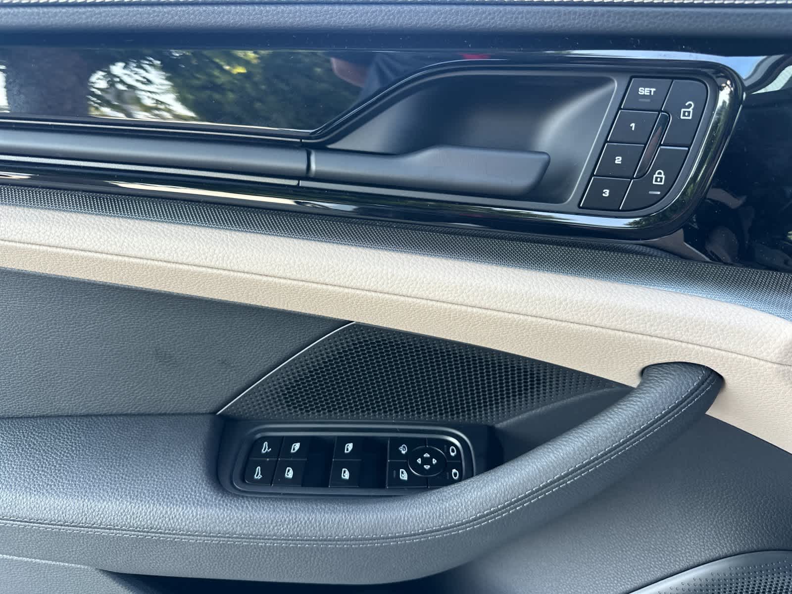 Thumbnail: 2026 Porsche Panamera - 12