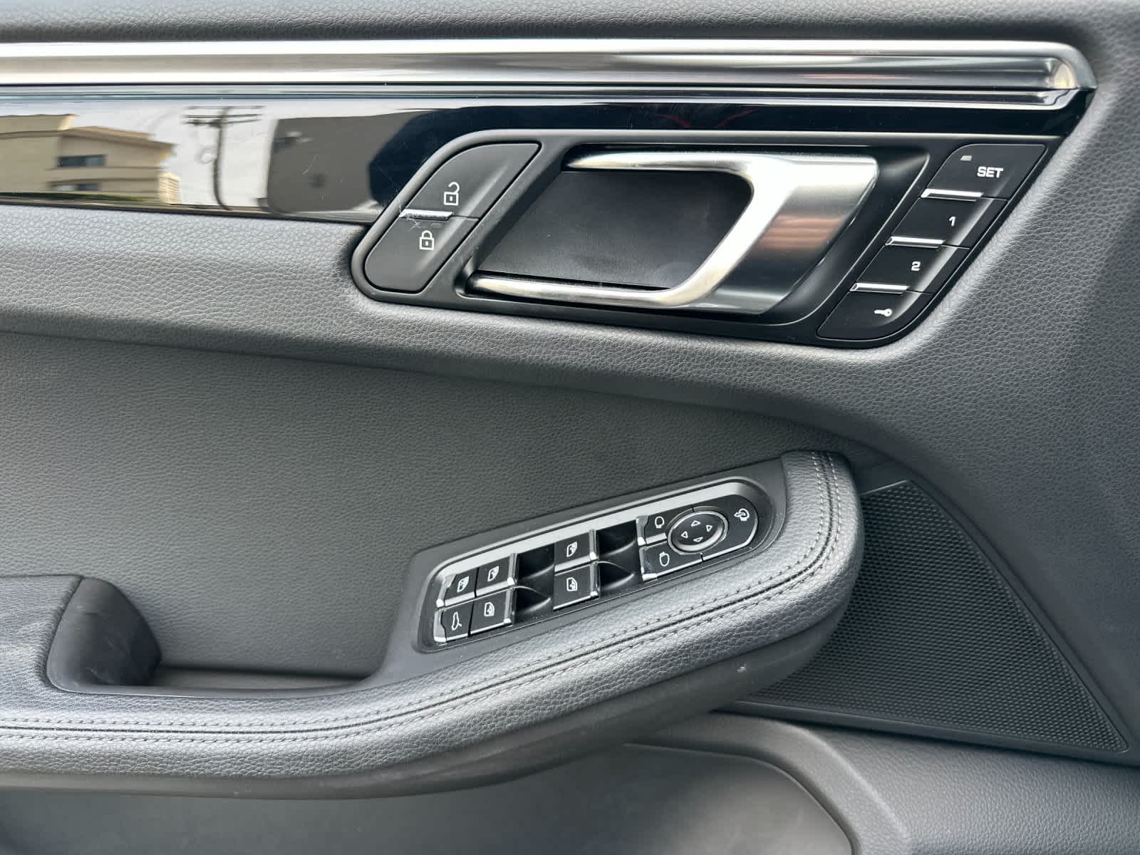 Thumbnail: 2025 Porsche Macan - 12