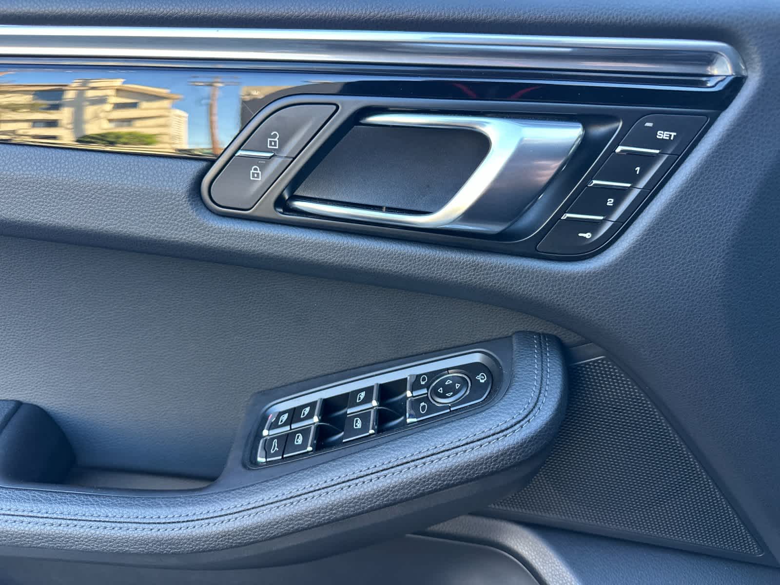 Thumbnail: 2025 Porsche Macan - 12