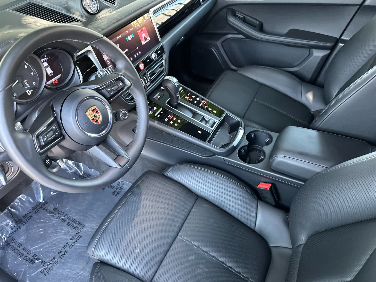 Thumbnail: 2026 Porsche Macan - 4