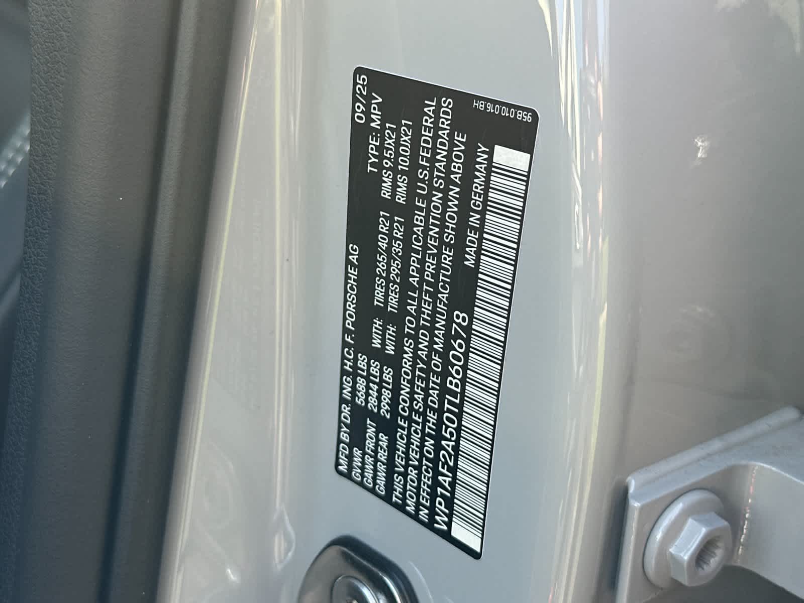 Thumbnail: 2026 Porsche Macan - 33