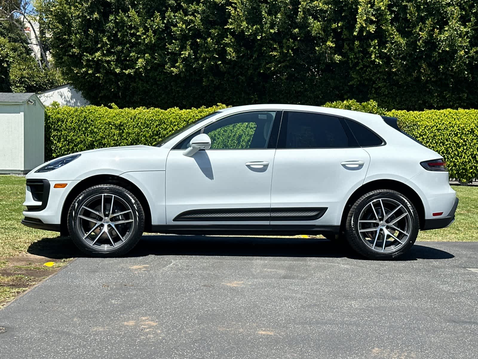 Thumbnail: 2026 Porsche Macan - 2