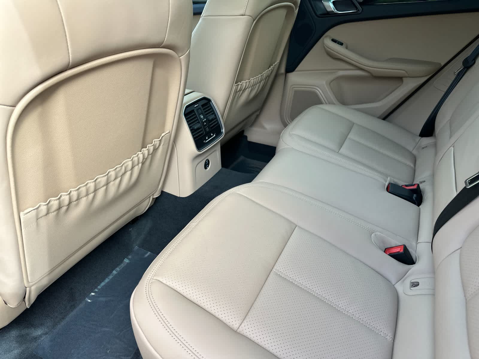 Thumbnail: 2026 Porsche Macan - 13