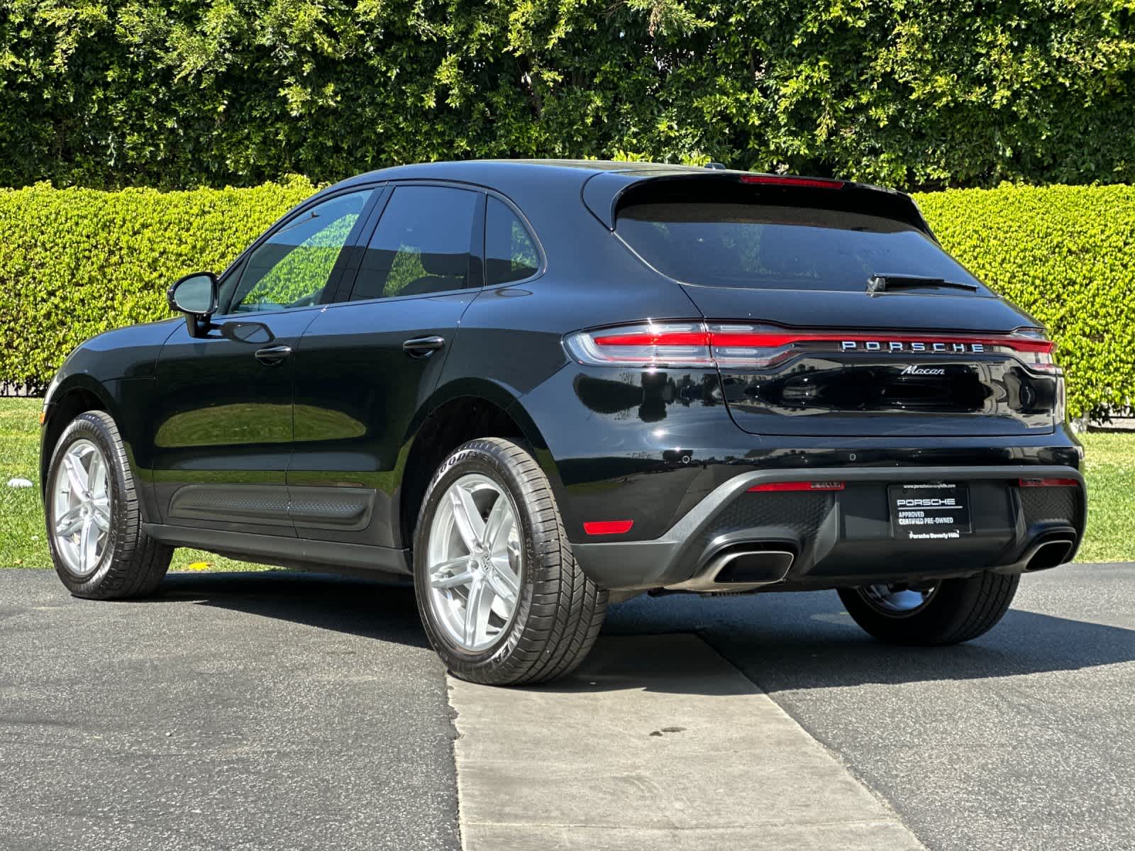 Thumbnail: 2025 Porsche Macan - 3