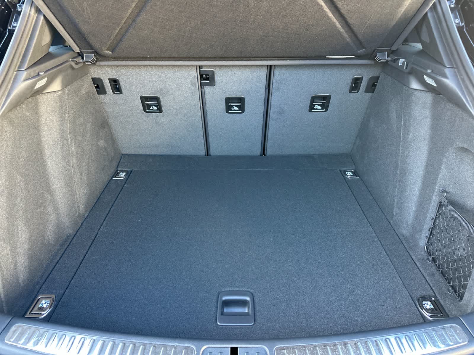 Thumbnail: 2025 Porsche Macan - 16