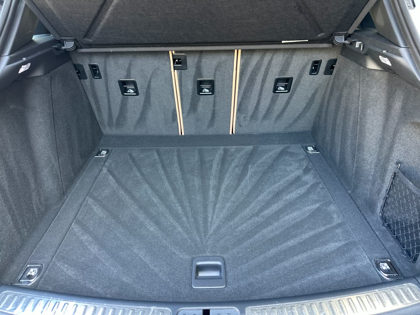 Thumbnail: 2025 Porsche Macan - 16