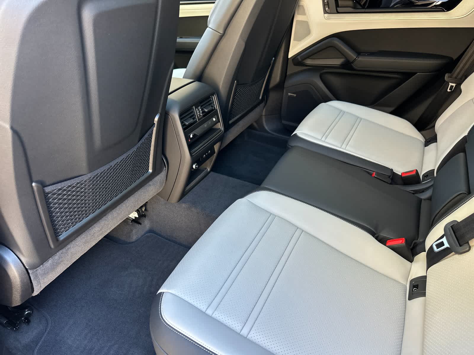 Thumbnail: 2026 Porsche Cayenne - 13