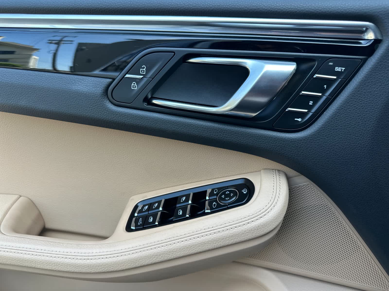 Thumbnail: 2025 Porsche Macan - 12