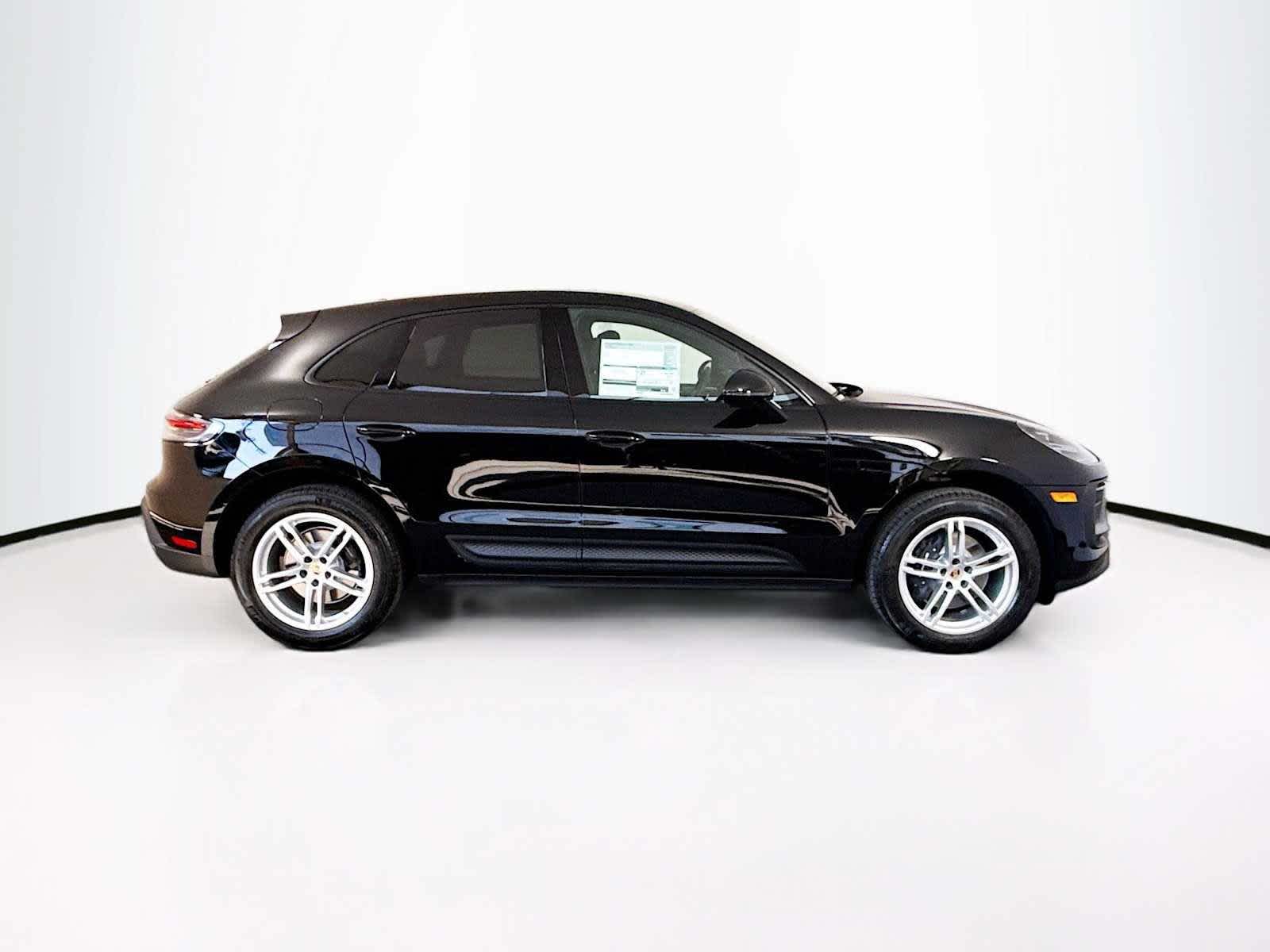 Thumbnail: 2026 Porsche Macan - 8