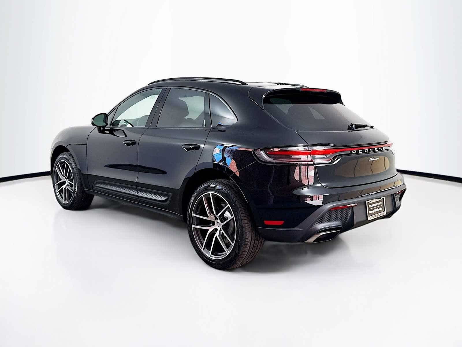 Thumbnail: 2026 Porsche Macan - 3