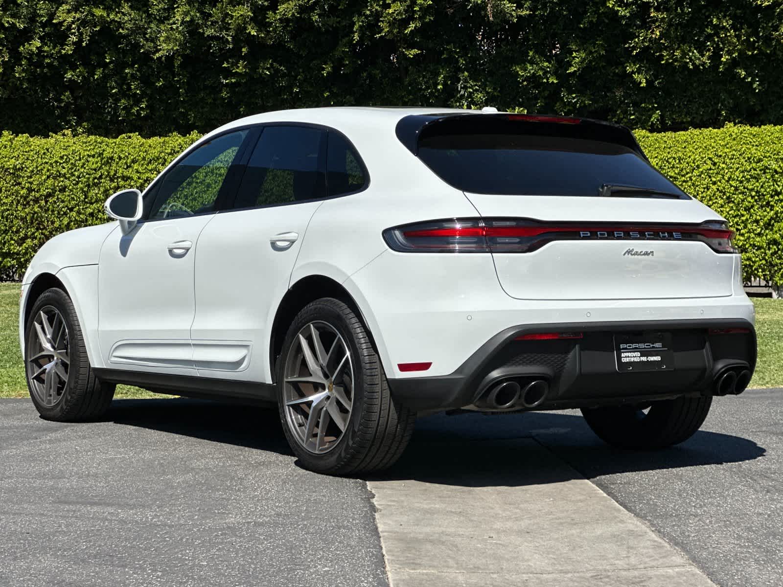 Thumbnail: 2025 Porsche Macan - 3