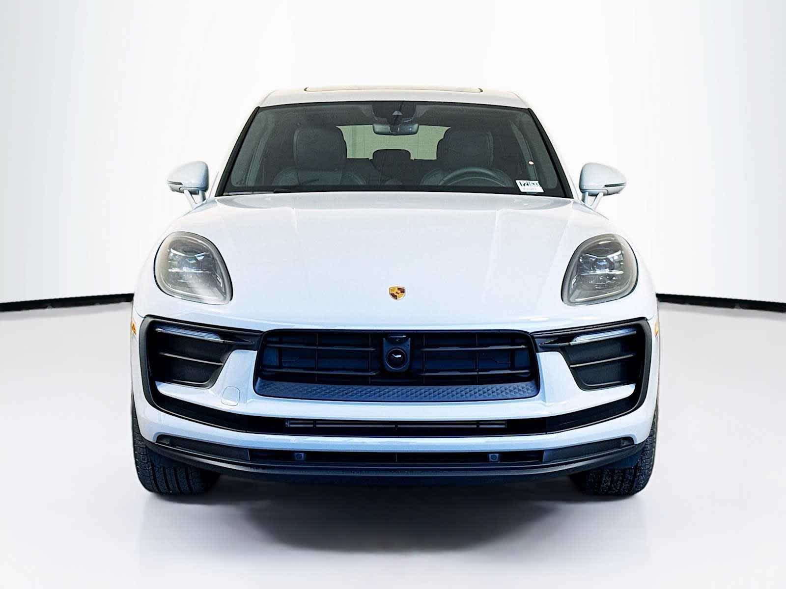 Thumbnail: 2026 Porsche Macan - 6