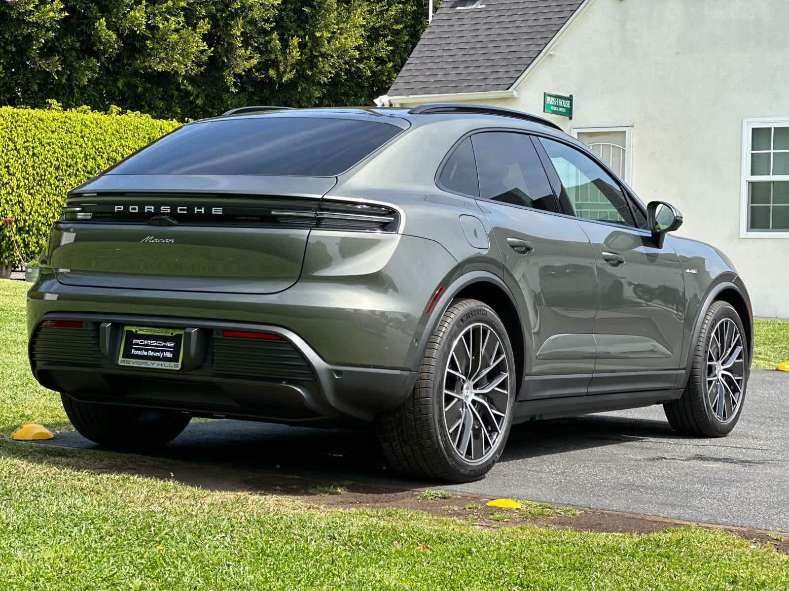 Thumbnail: 2026 Porsche Macan - 8