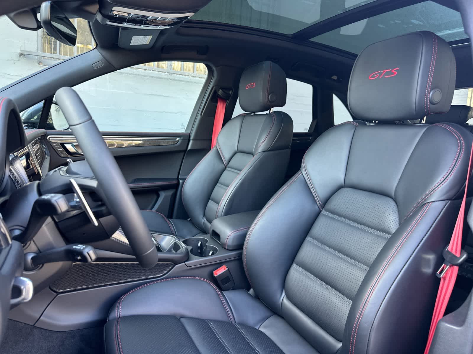 Thumbnail: 2026 Porsche Macan - 5