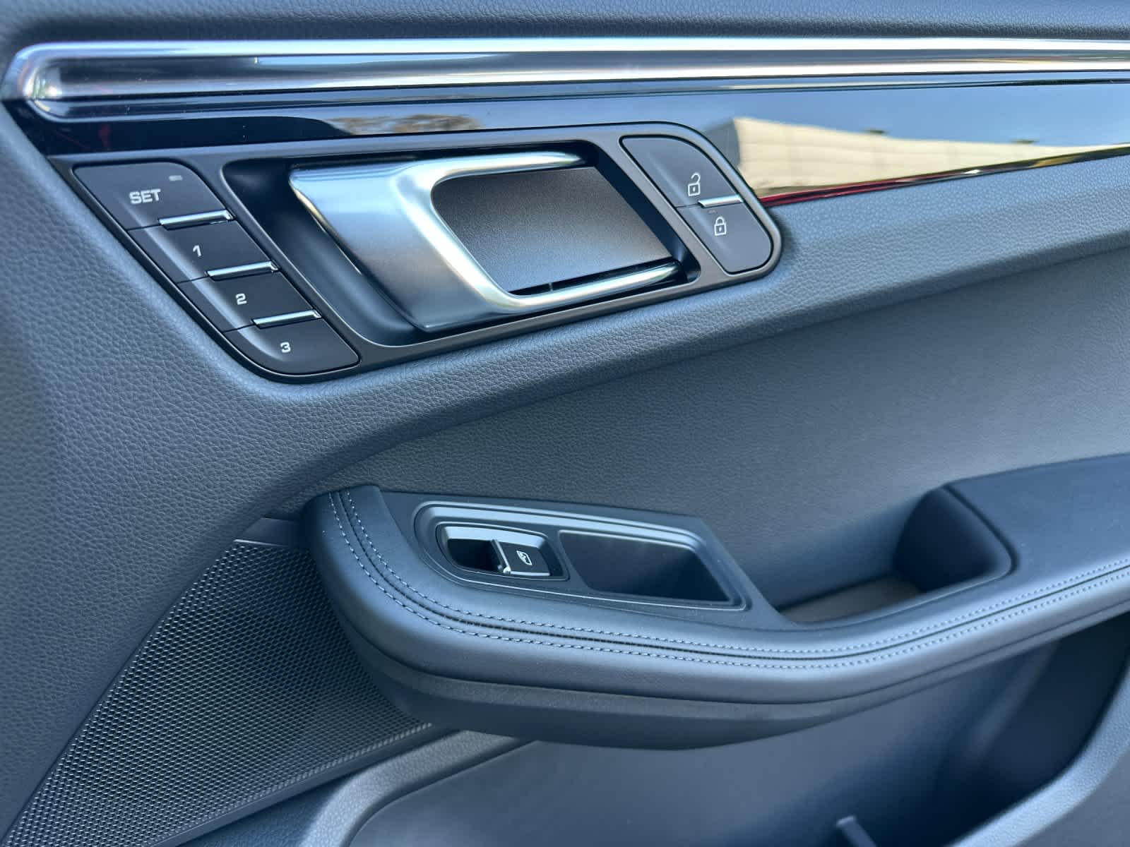 Thumbnail: 2026 Porsche Macan - 19