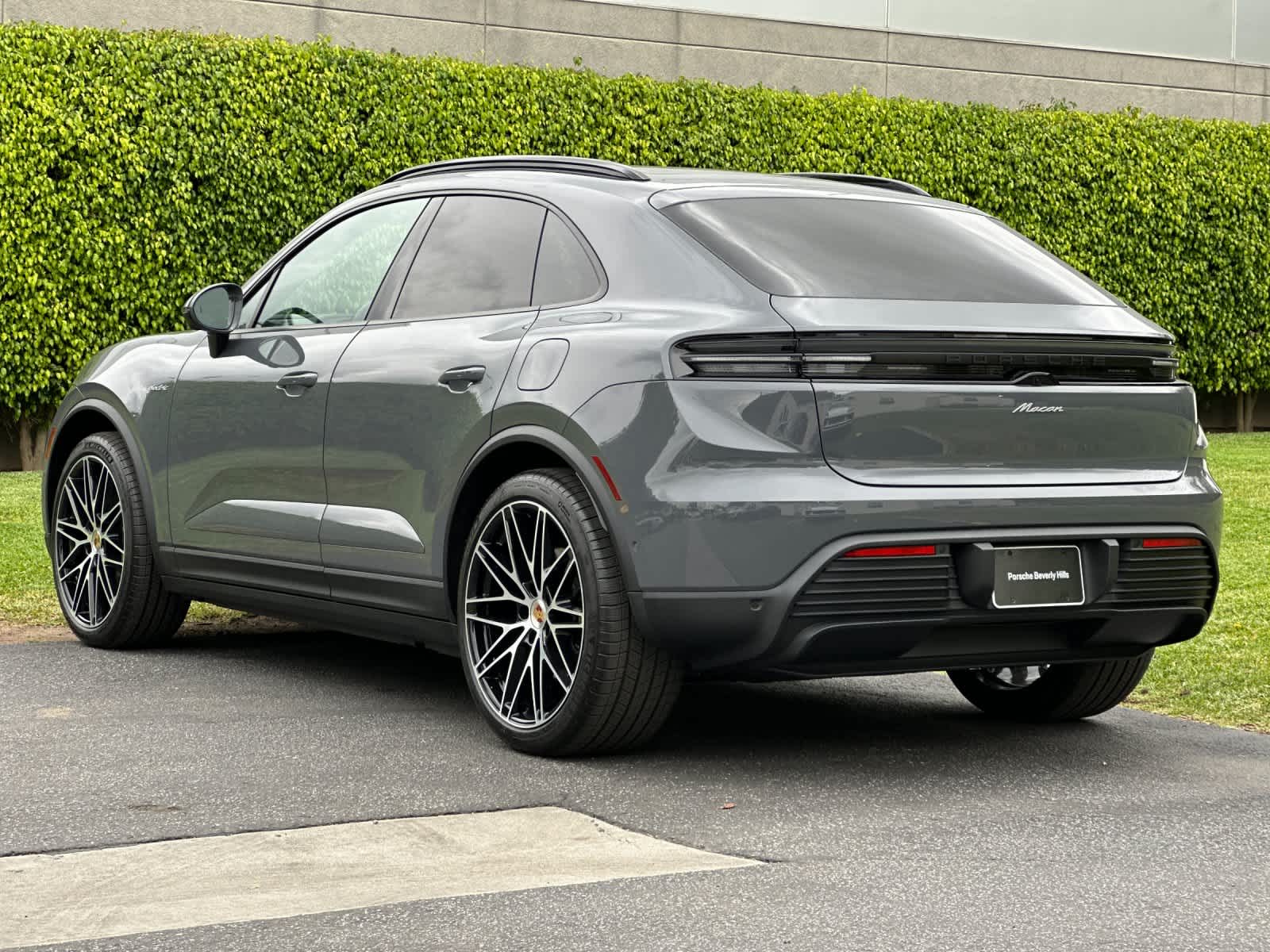 Thumbnail: 2026 Porsche Macan - 3