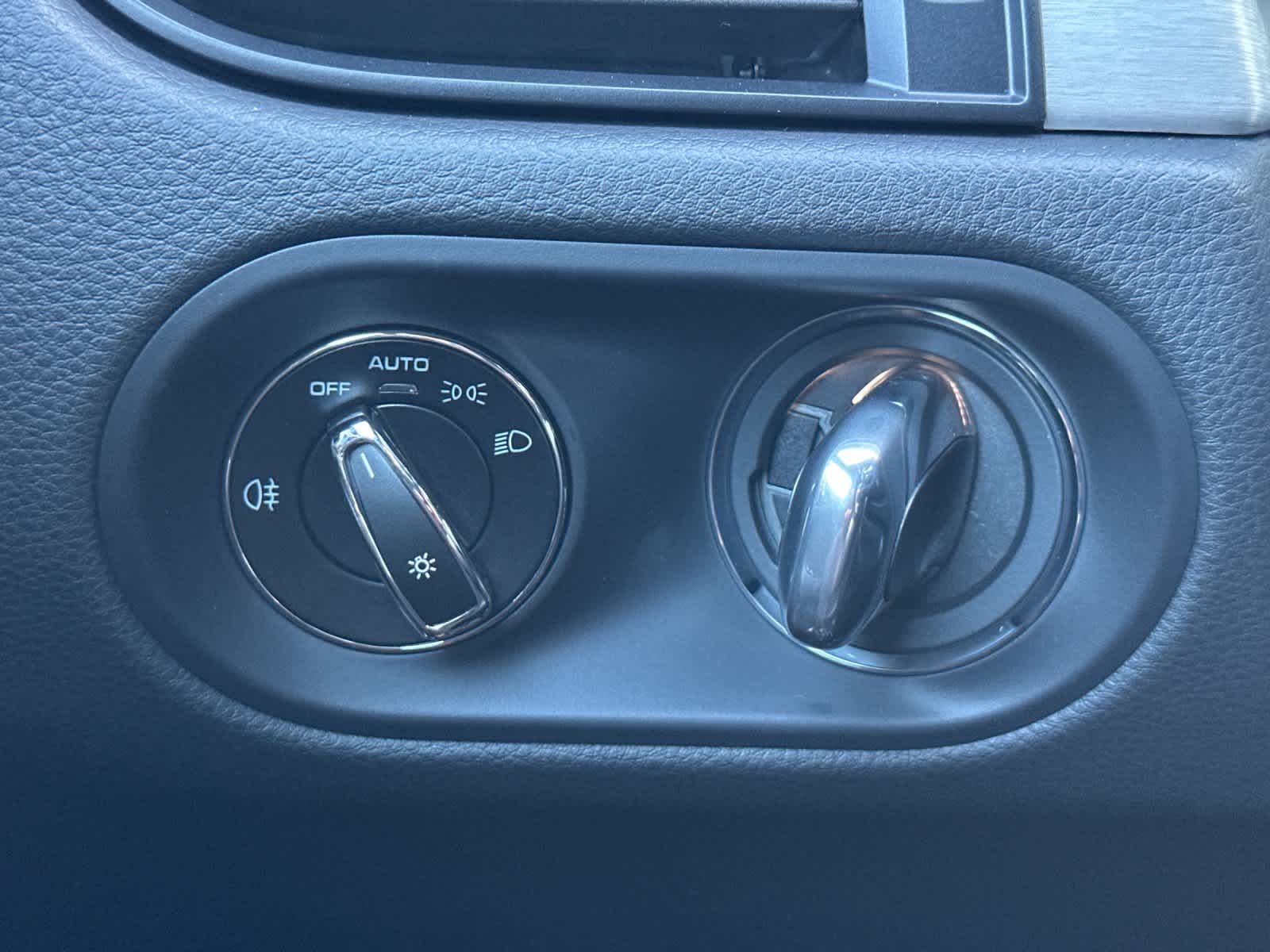 Thumbnail: 2026 Porsche Macan - 30