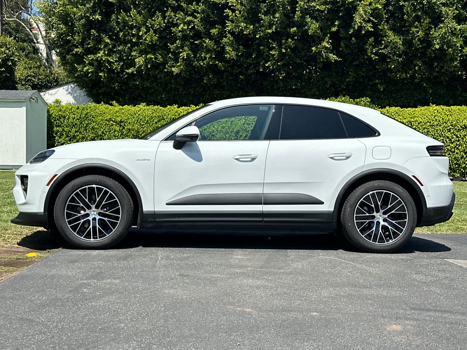 Thumbnail: 2026 Porsche Macan - 2
