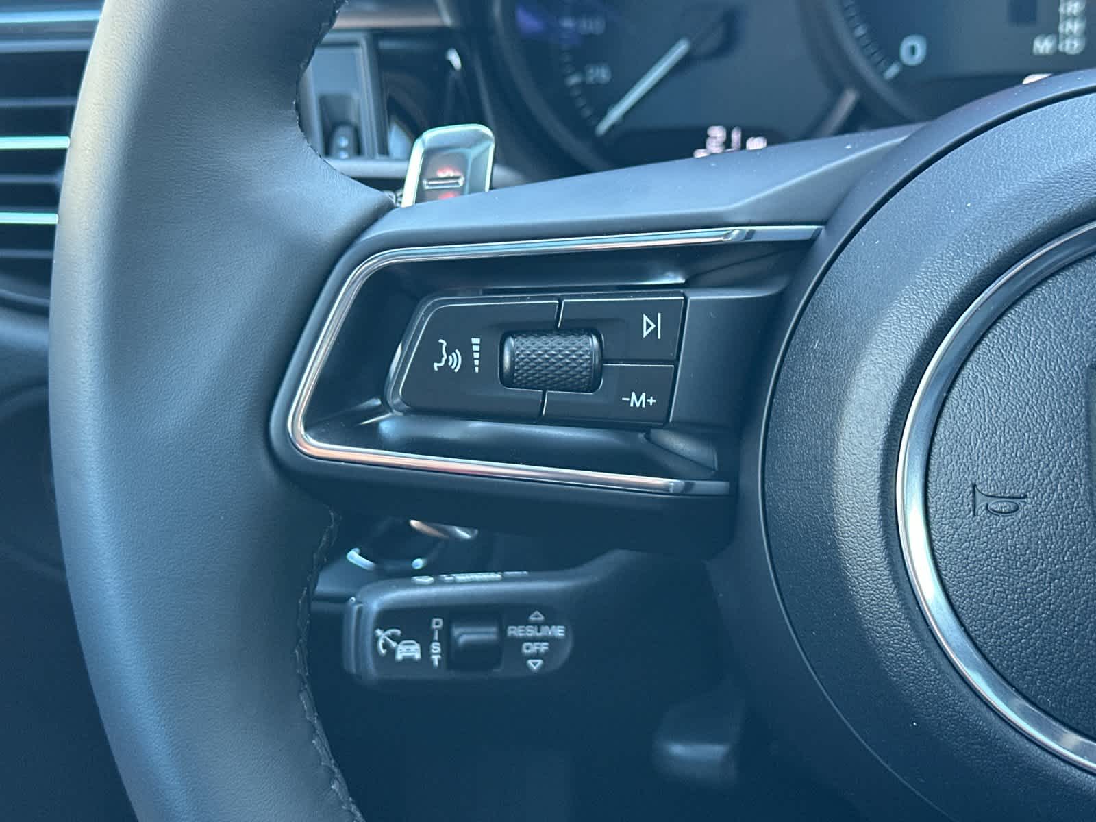 Thumbnail: 2026 Porsche Macan - 27