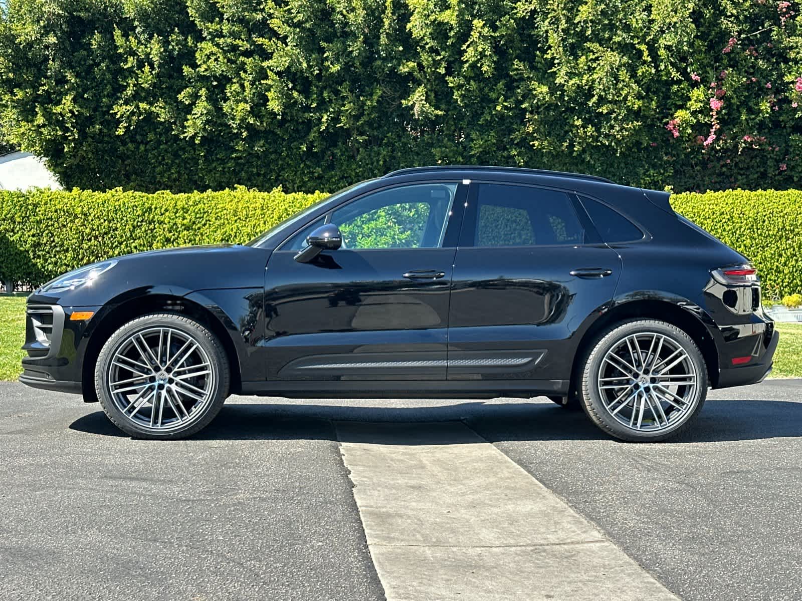 Thumbnail: 2026 Porsche Macan - 2