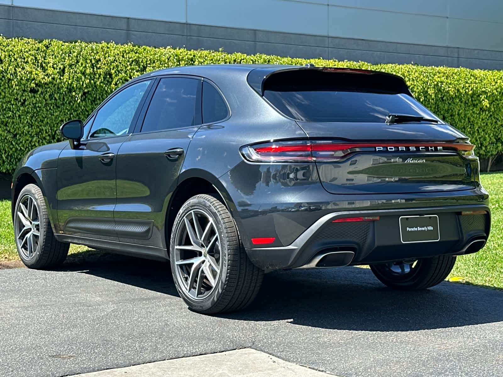 Thumbnail: 2026 Porsche Macan - 3