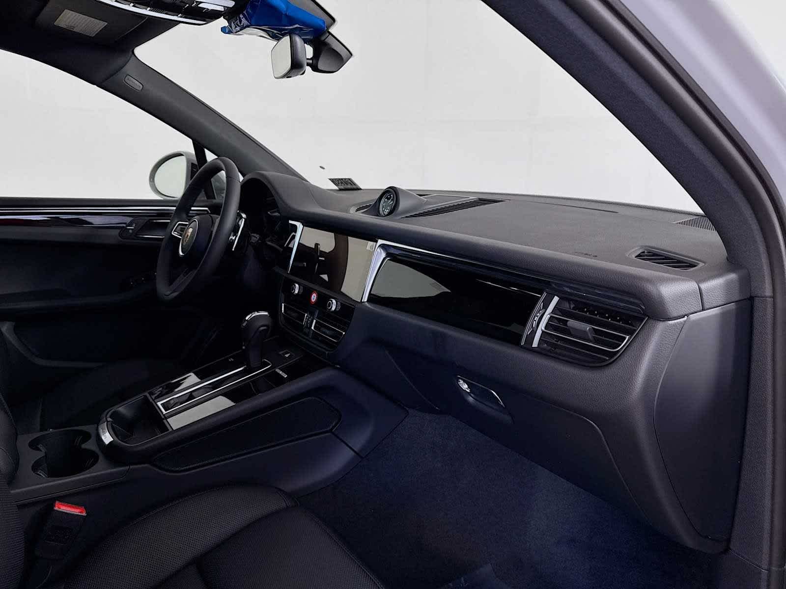 Thumbnail: 2026 Porsche Macan - 22