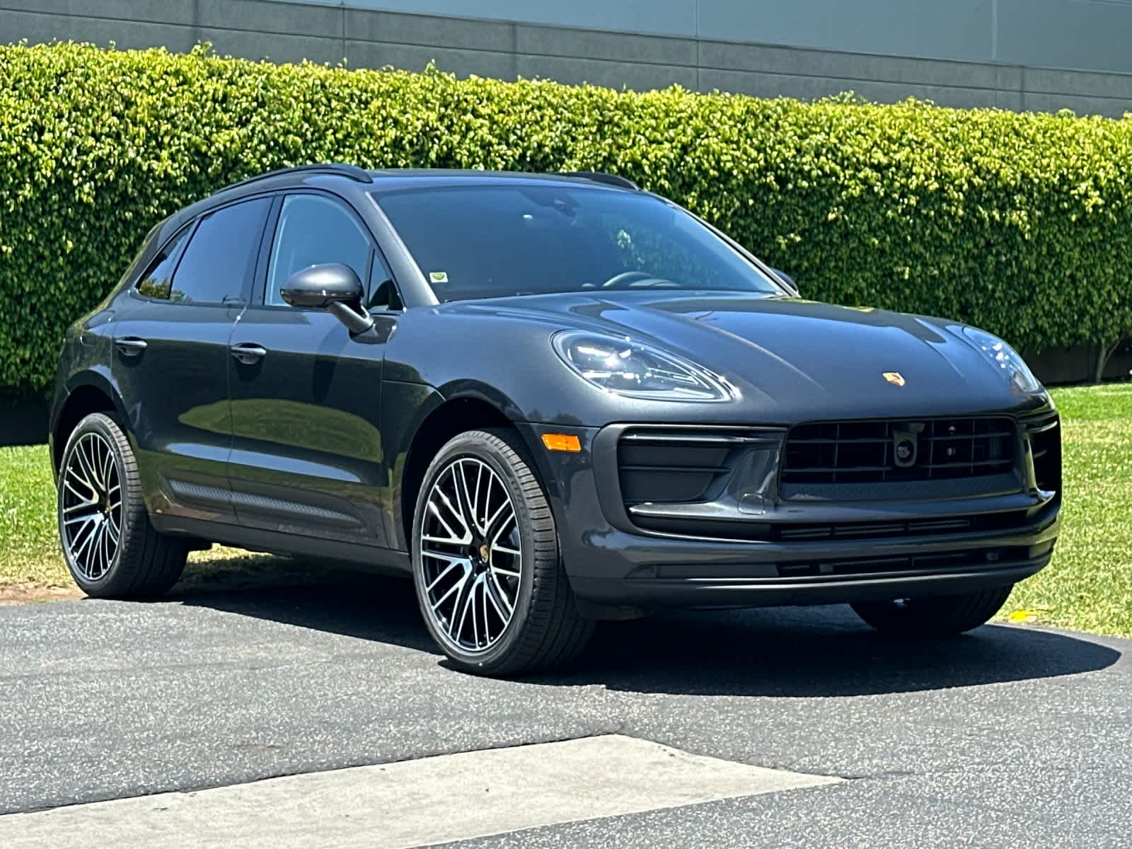 Thumbnail: 2026 Porsche Macan - 10