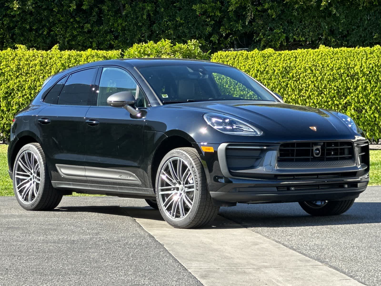 Thumbnail: 2026 Porsche Macan - 10