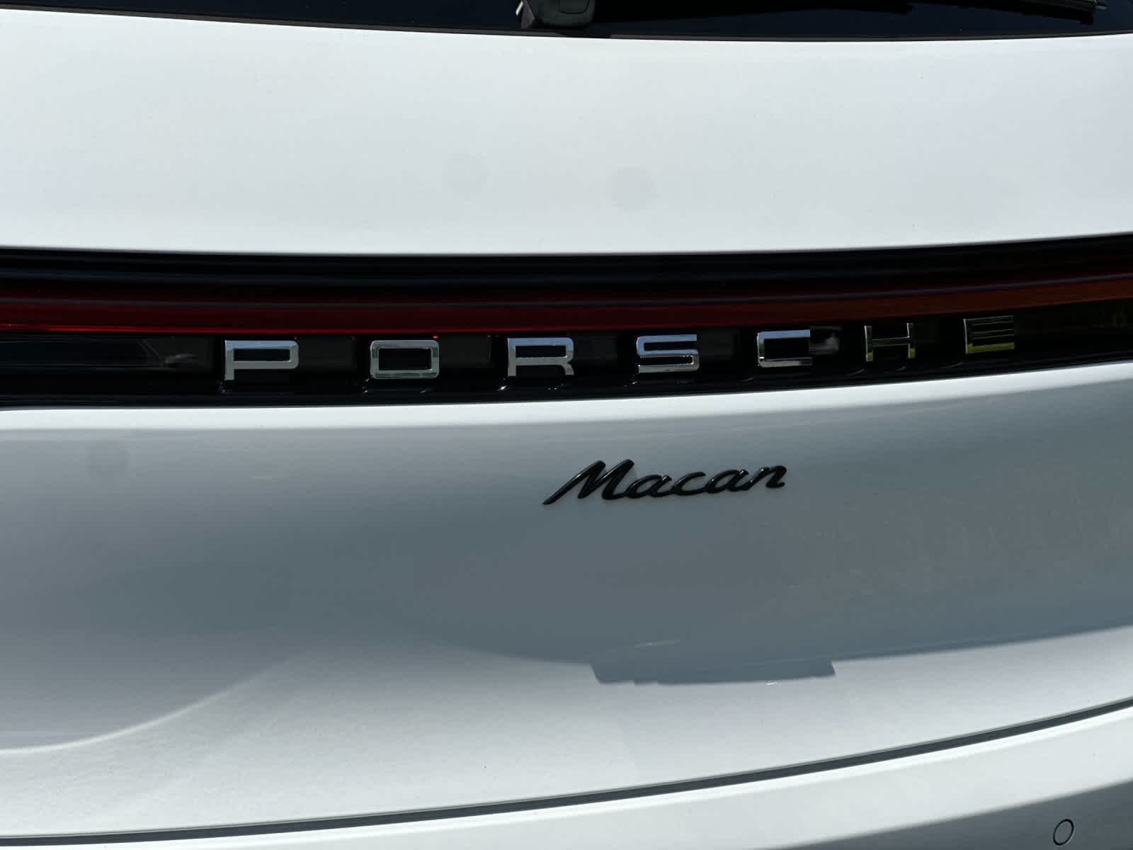Thumbnail: 2026 Porsche Macan - 32
