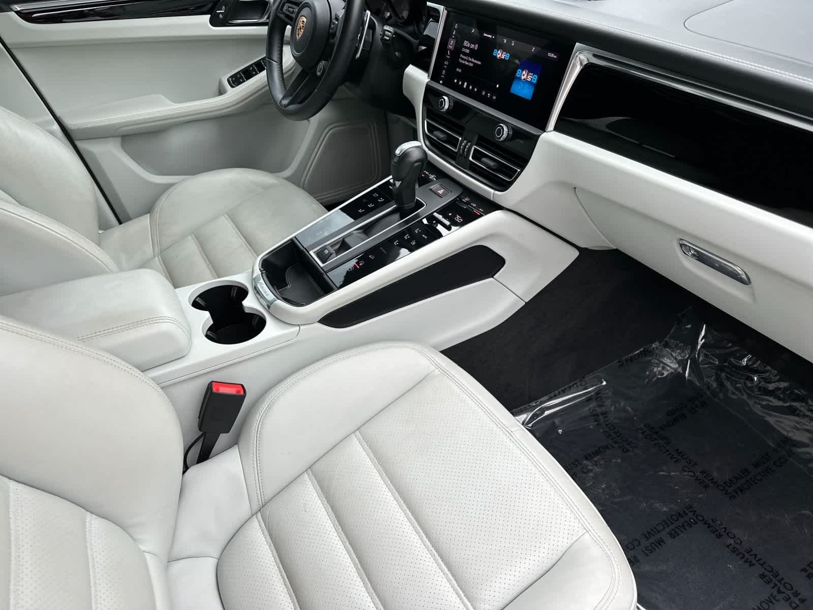 Thumbnail: 2023 Porsche Macan - 17