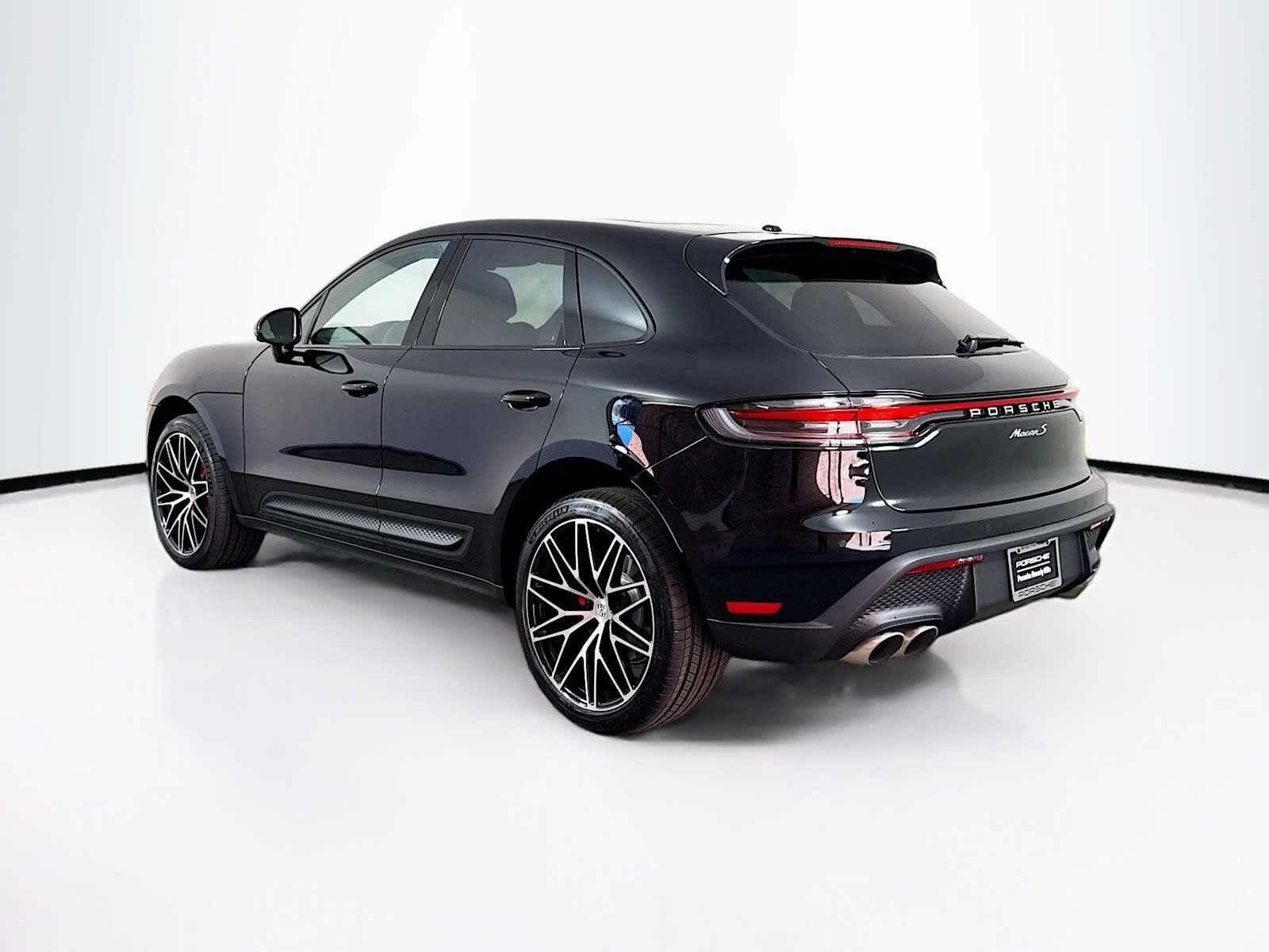 Thumbnail: 2026 Porsche Macan - 3